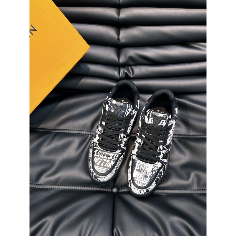 l**is V*t*n sneakers